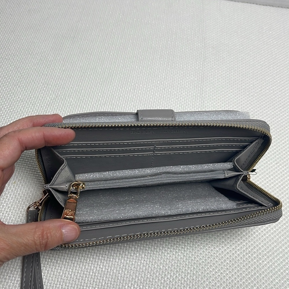 NWT Badgley Mischka Gray Studded Clutch Wristlet Gold Tone Hardware Zip Closure - Picture 4 of 9
